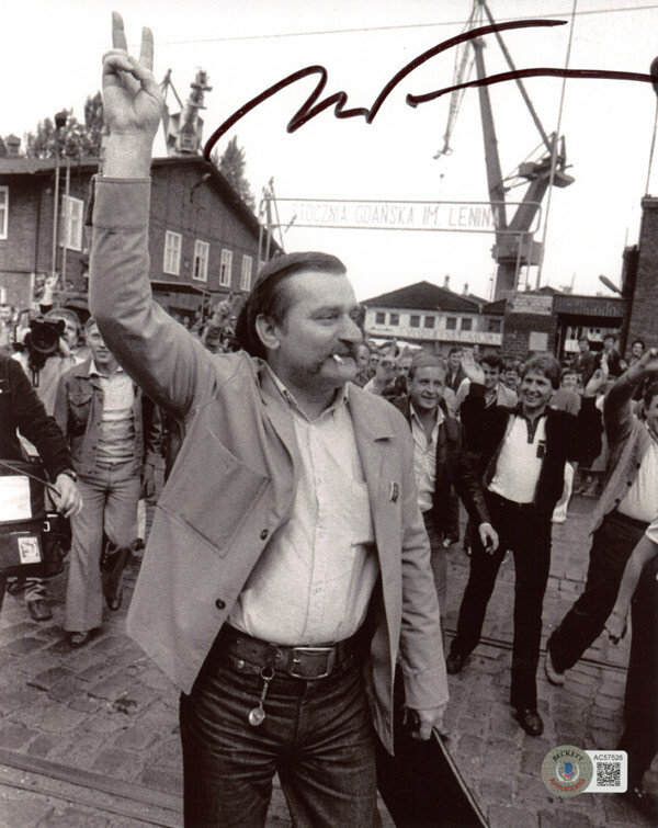 LECH WALESA SIGNED 8x10 PHOTO POLISH ACTIVIST NOBEL PEACE PRIZE RARE BECKETT BAS