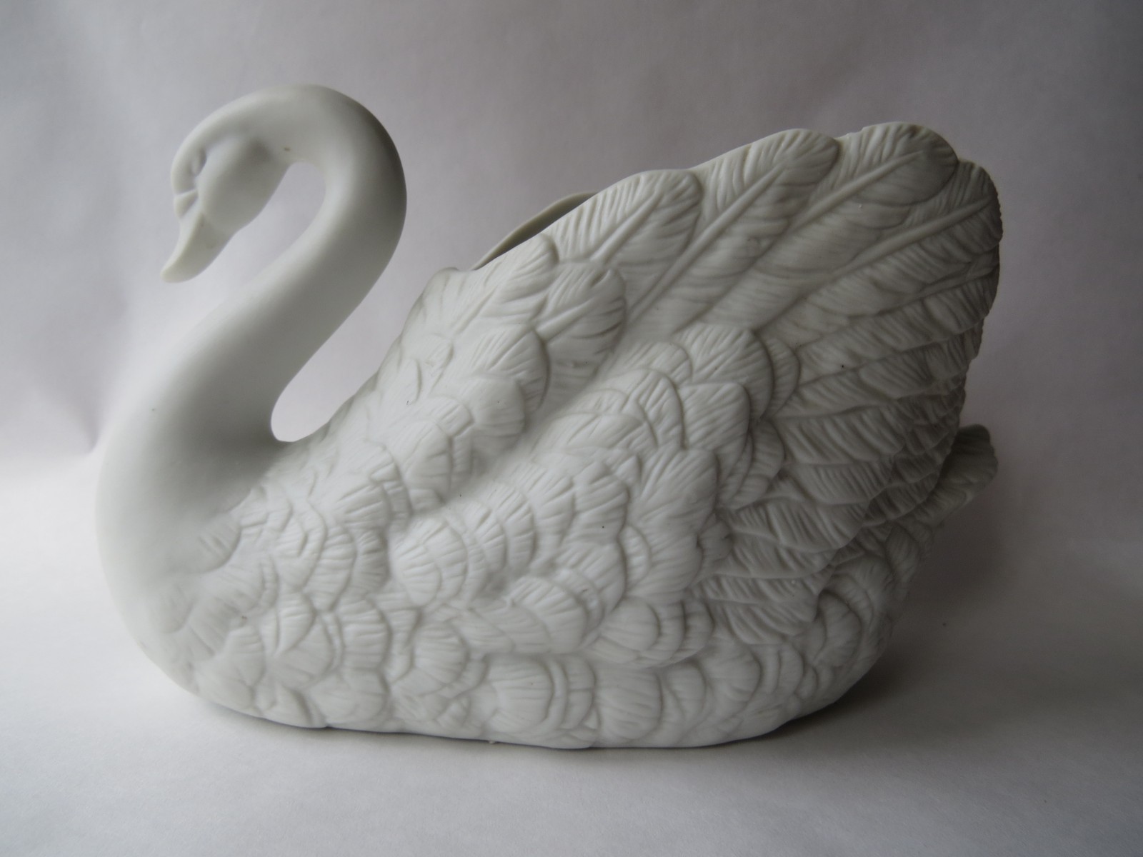 Vintage FTDA White Ceramic 7\