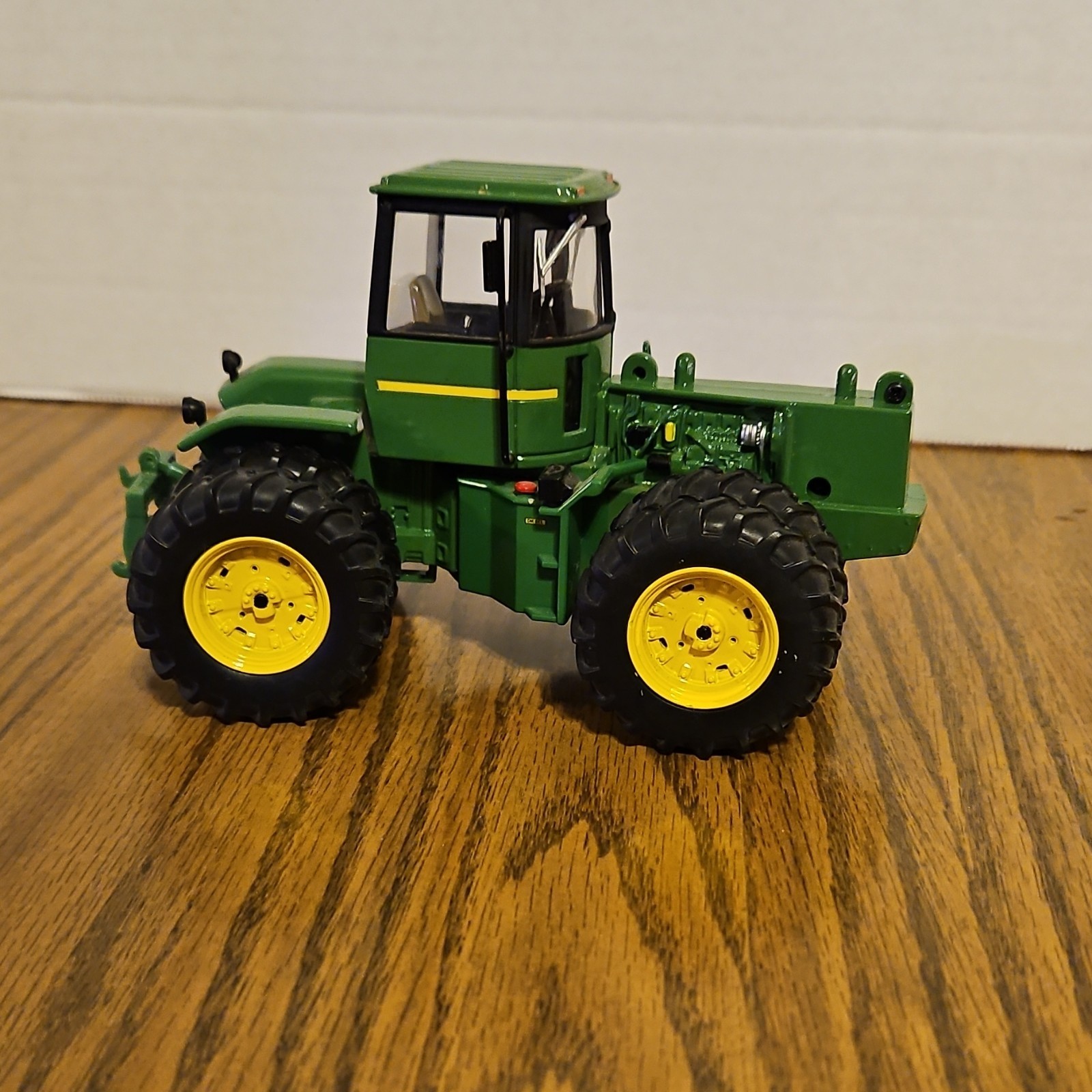 Ertl John Deere 8440 Collector Edition Diecast Tractor 