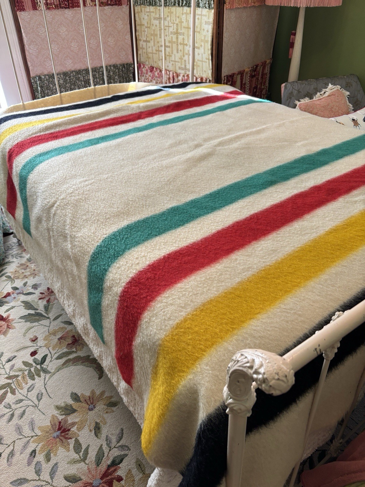 Vtg. 1934-1940 Hudson\'s Bay Company 4 point 100% wool blanket w/ “stacked” Label