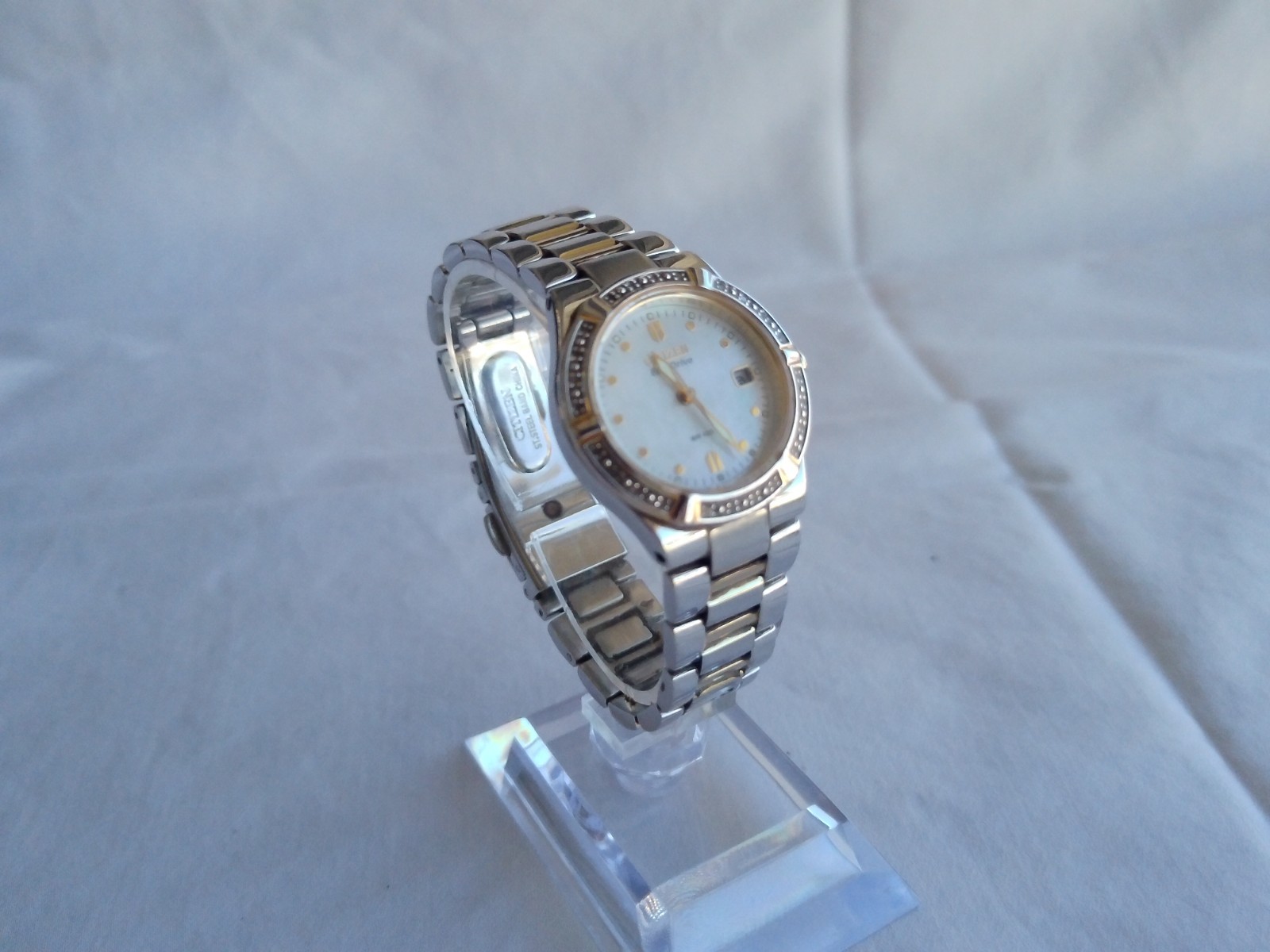 Vintage Citizen Eco-Drive Women\'s Watch Two Tone 30.5mm Date MOP Dial 2009 Runs