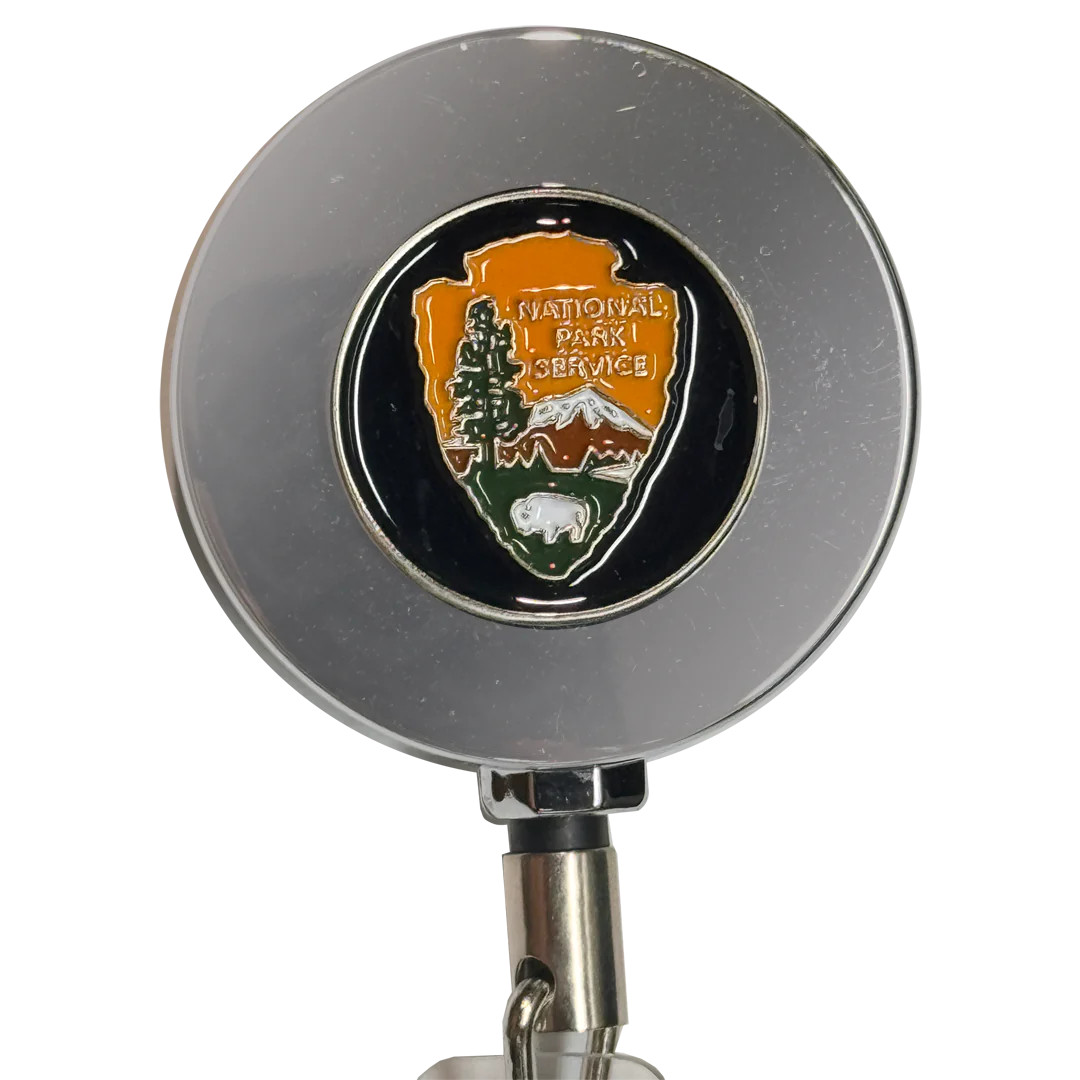 BL18-015 NPS National Park Service Park Ranger Guide Metal ID Reel retractable C