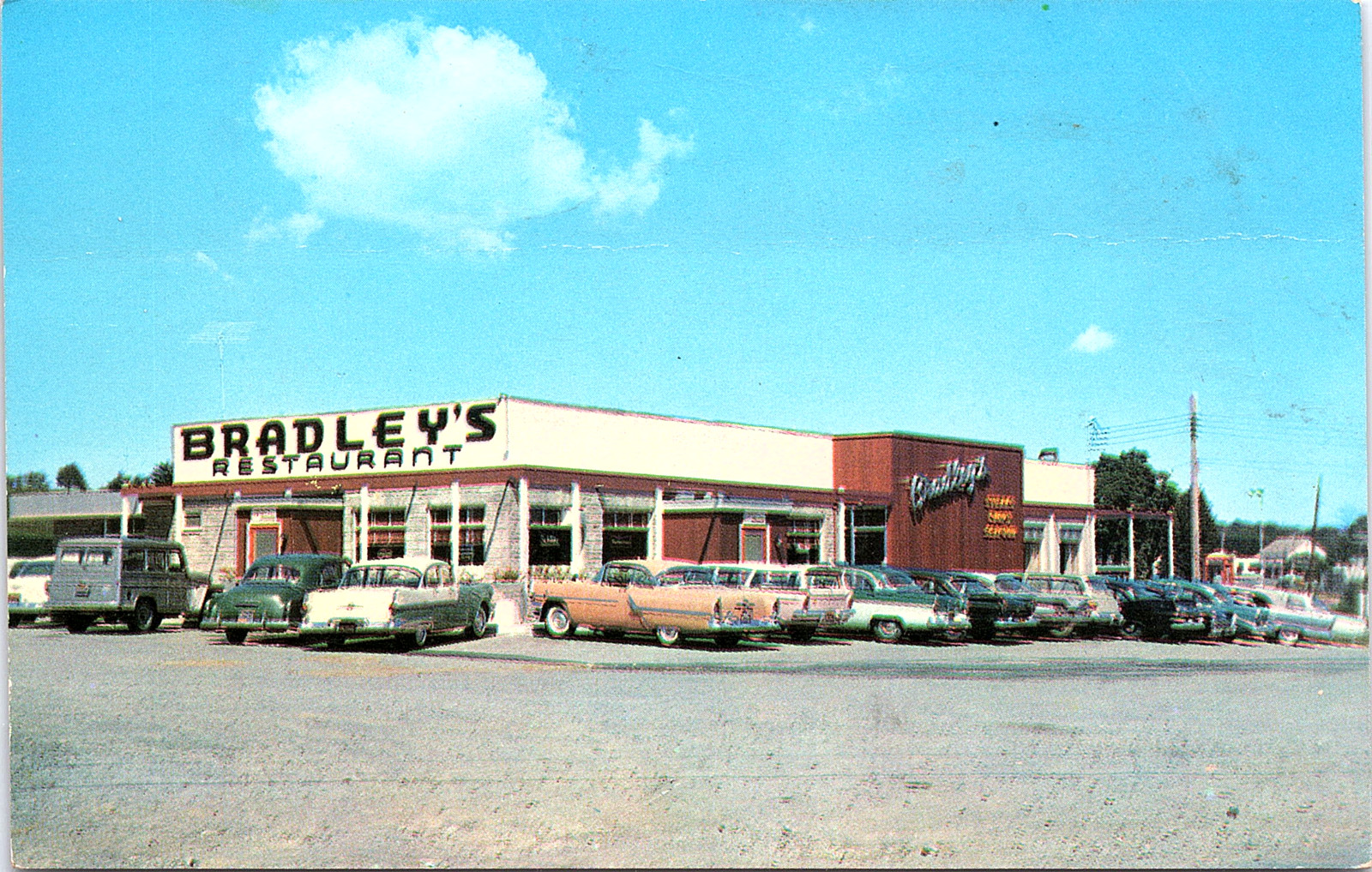 Postcard-Bradley\'s Corners Restaurant. Junction Rts. Middletown, N.Y. Postcard-Bradley\'s Corners Restaurant. Junction Rts. Middletown, N.Y.