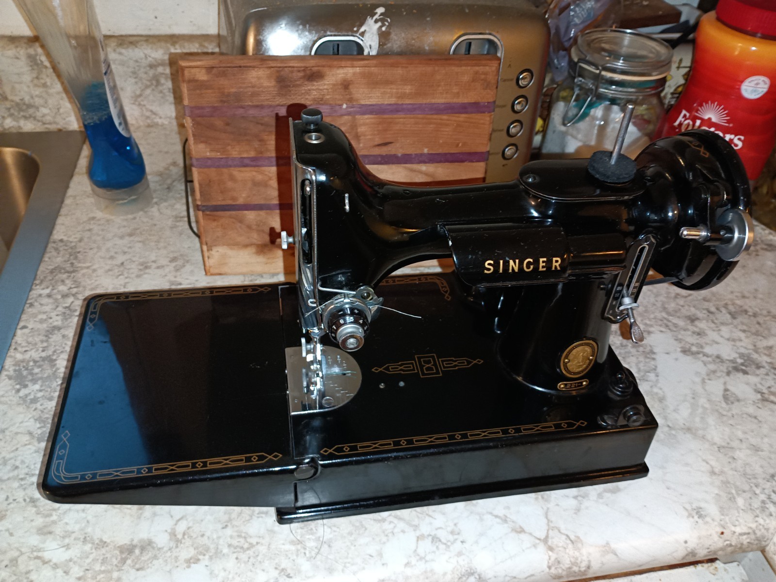 Vintage 1954 Singer singer featherweight Sewing Machine 221 Portable w/case Vintage 1954 Singer singer featherweight Sewing Machine 221 Portable w/case