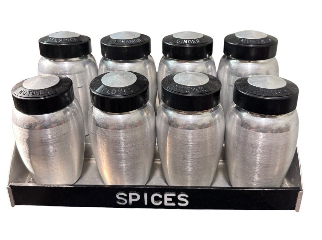 VINTAGE ATOMIC KROMEX SPICE SHAKER SET SPUN ALUMINUM 8-PIECE SET W/HANGABLE RACK