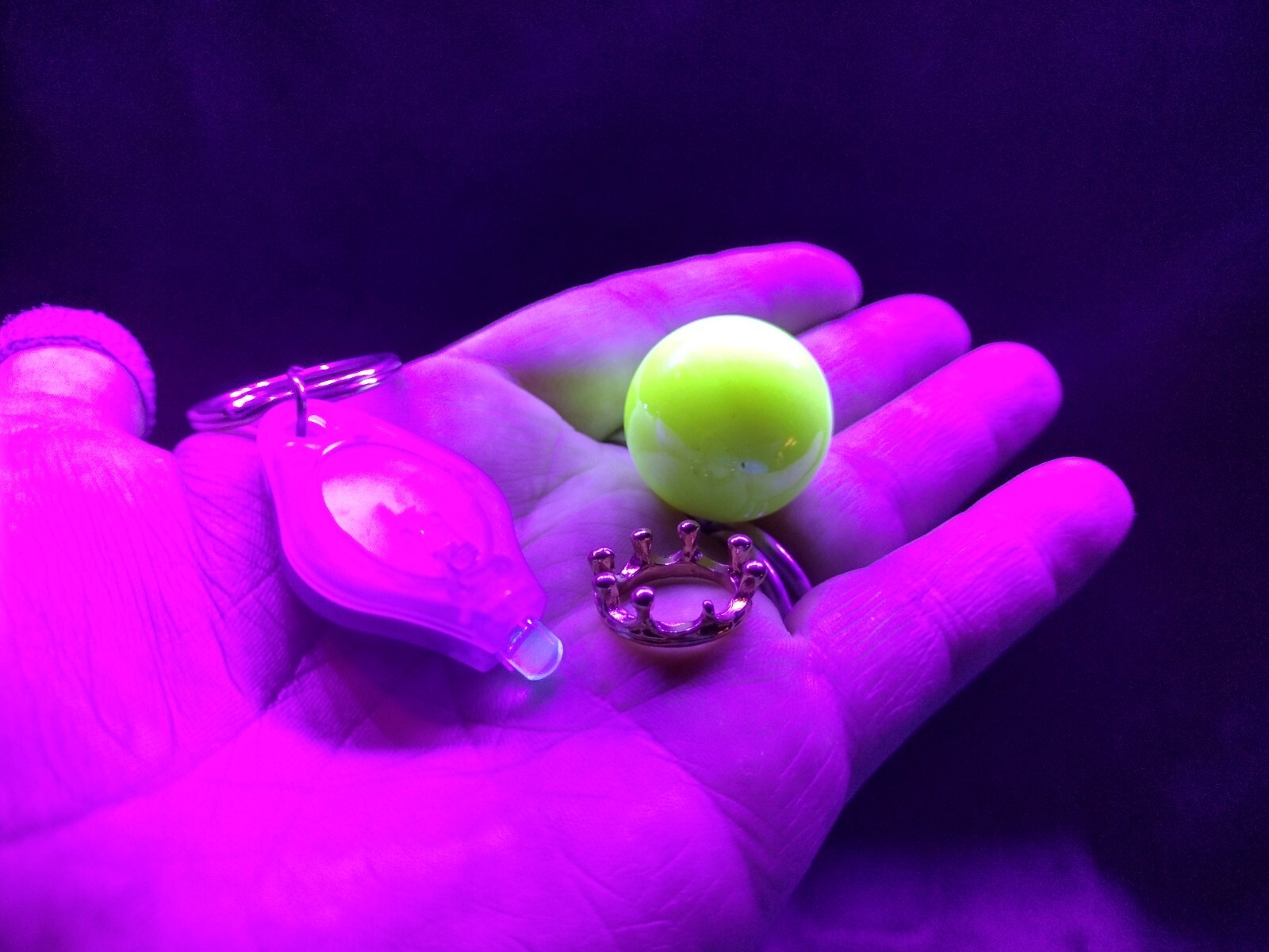 One Mini Uranium Glass Orb/Crystal Ball, \'GoldCrown\' Stand, Blk light & Bag One Mini Uranium Glass Orb/Crystal Ball, \'GoldCrown\' Stand, Blk light & Bag