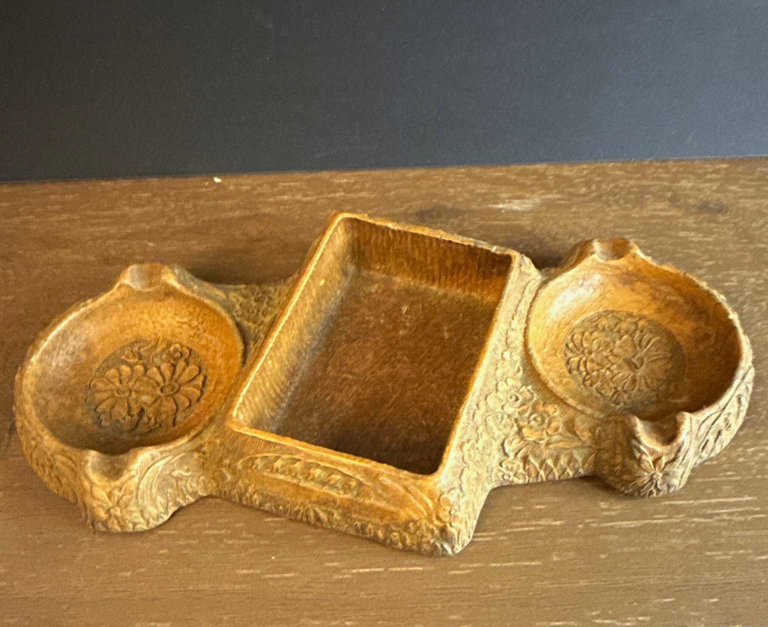 Vintage Embossed Faux Wood 3-Section Ashtray w/ Cigarette Rests & Center Tray