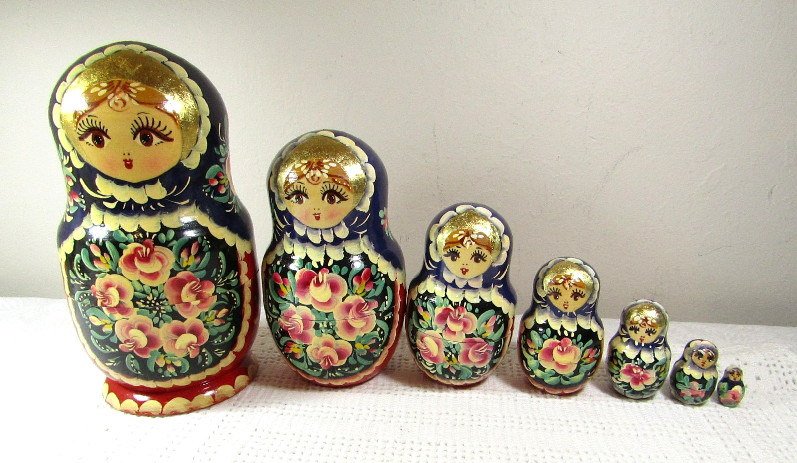 Vintage Hand Painted Floral & Gold Russian 7 Piece 7-1/2” Nesting Dolls Signed