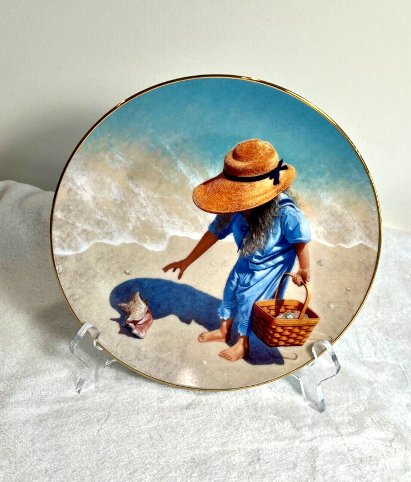 Longaberger Girl on Beach Holding Basket with Sea Shells Collector Plate 8.5