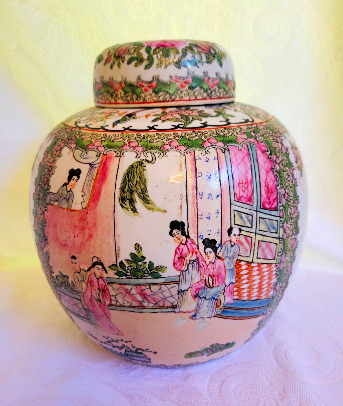 Vintage Chinese Famille Rose Medallion Porcelain Ginger Jar with Lid 10.5