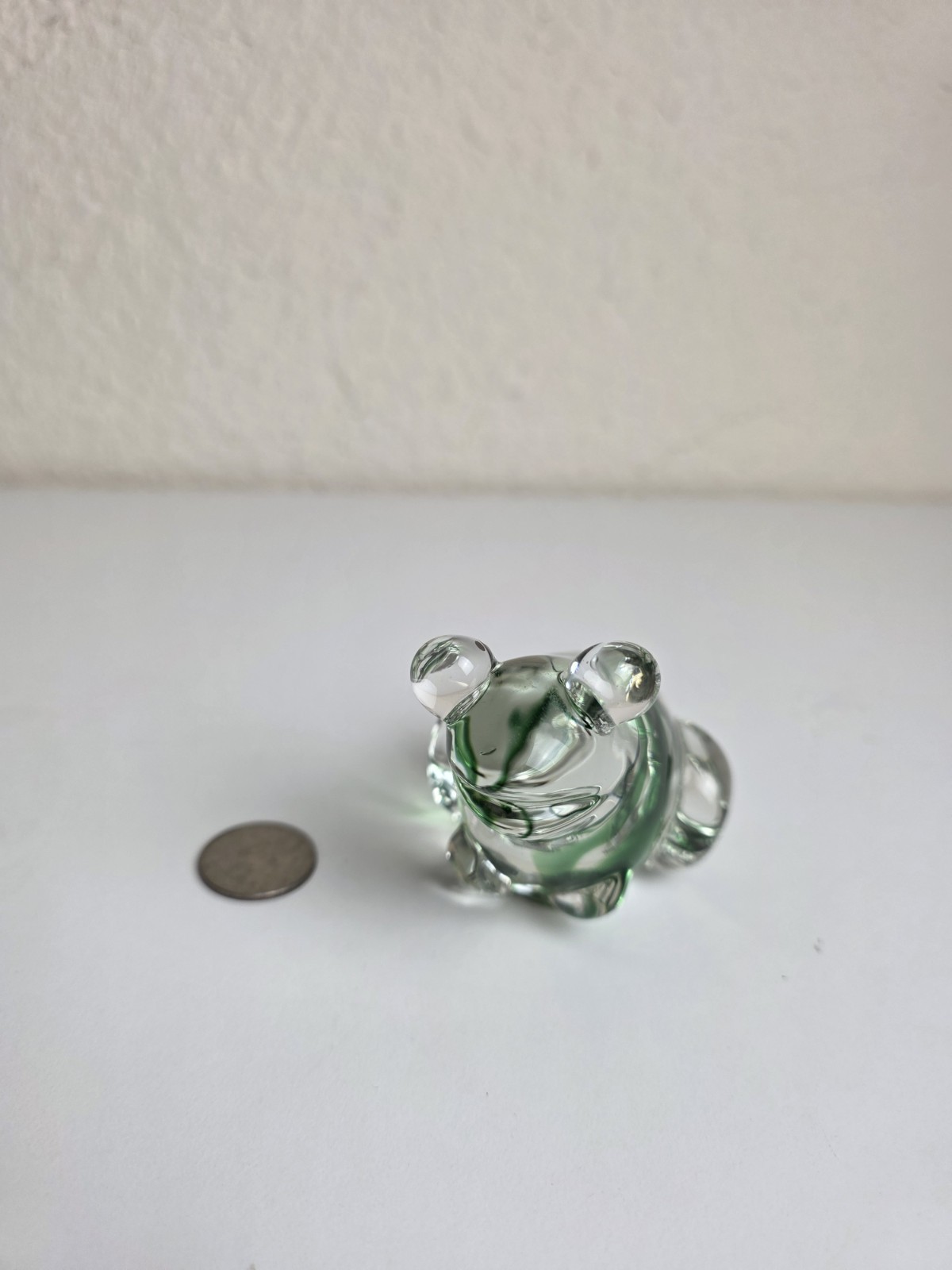 Vtg Art Glass Frog Paperweight Frog with Bug Eyes Green Swirls Clear Glass 2.75”
