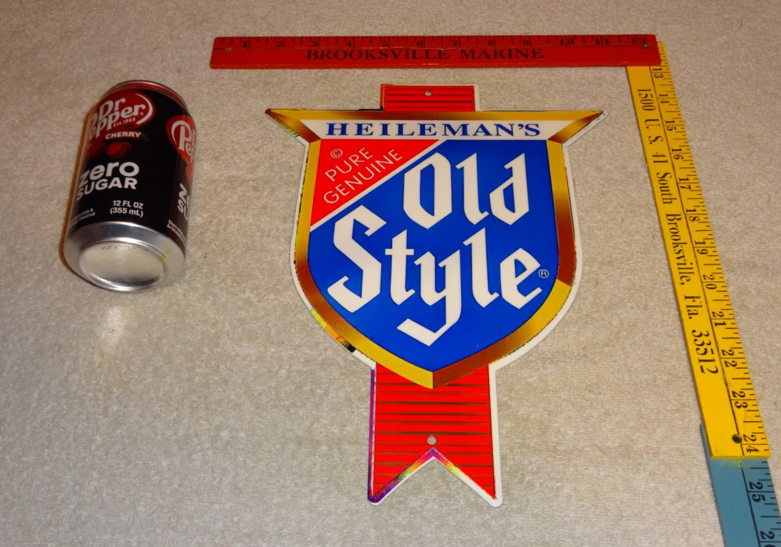 VINTAGE HEILEMAN'S OLD STYLE BEER CHICAGO CUBS 1' ENAMEL METAL GASOLINE OIL SIGN