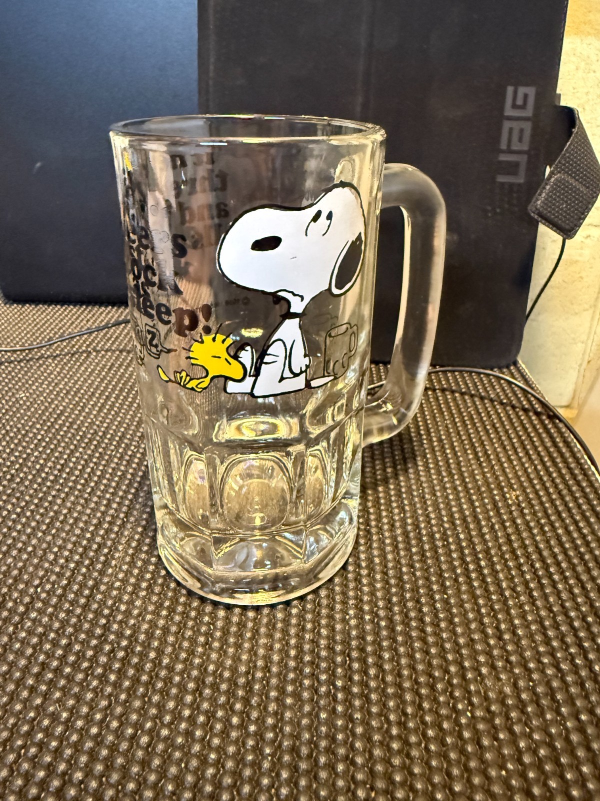 VINTAGE 1965 PEANUTS SNOOPY & WOODSTOCK HEAVY GLASS MUG “IT NEVER FAILS....”