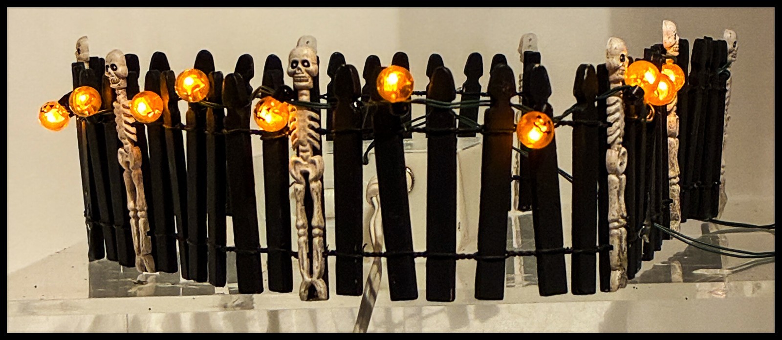 Dept 56 Halloween  Fence with Skeletons 53059 & Jack-O-Lantern Light String Work