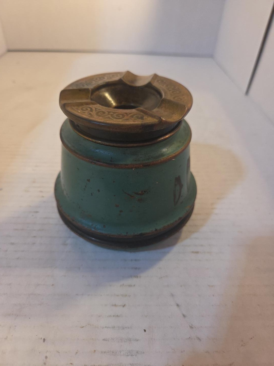 Vintage Smokador Style Green Enamel Brass Metal Ashtray 4 Vintage Smokador Style Green Enamel Brass Metal Ashtray 4