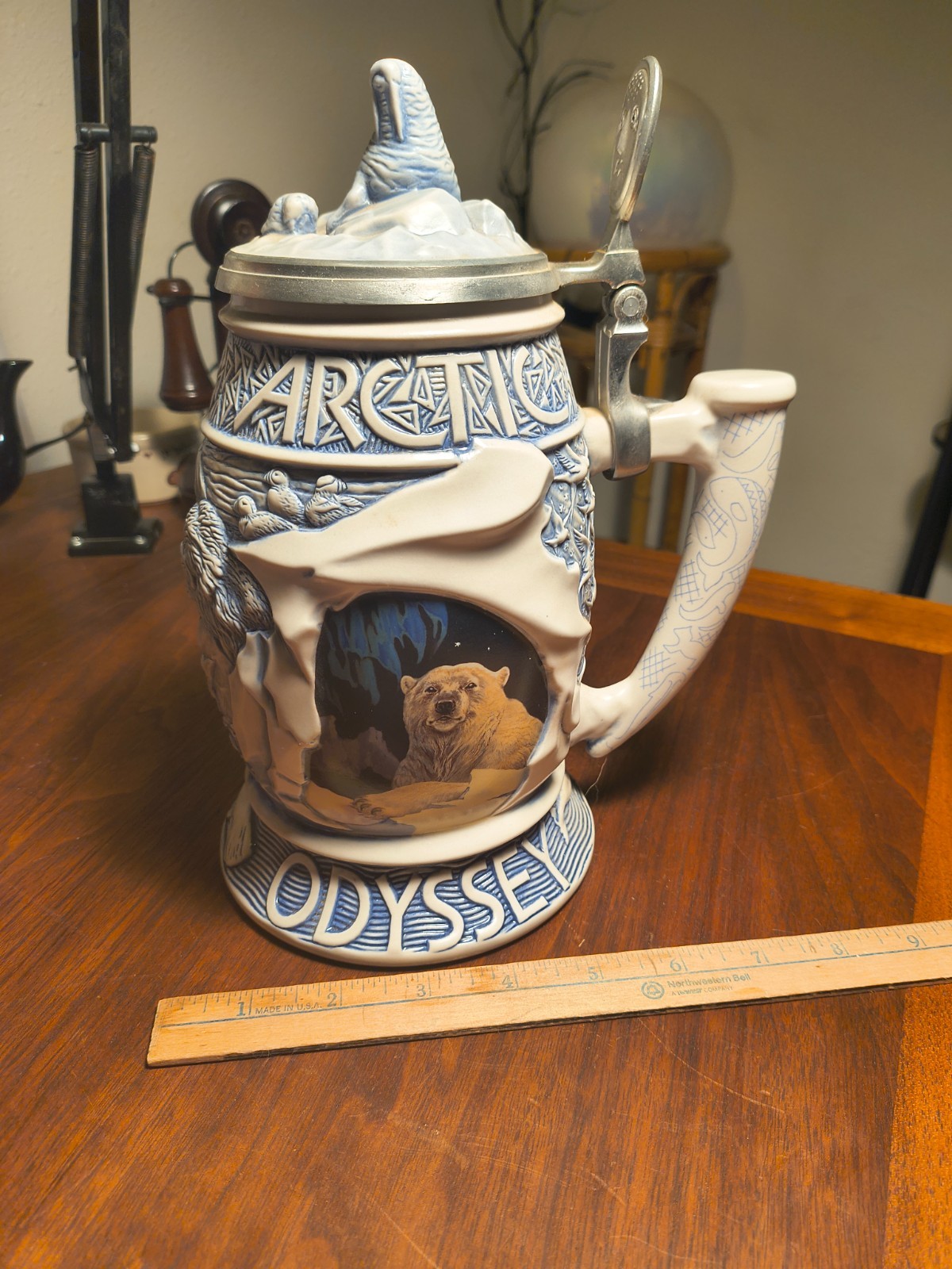 Avon Artic Odessy 2001 Beautiful Polar Bear With Raised Animal Scene Avon Artic Odessy 2001 Beautiful Polar Bear With Raised Animal Scene