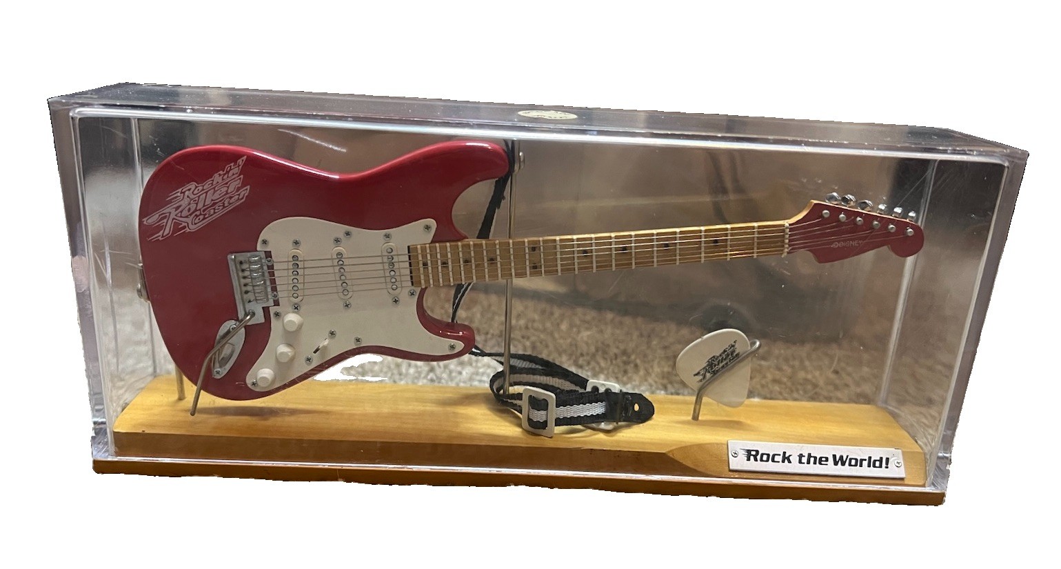 RARE Disney Rock ’n’ Roller Coaster Mini Guitar Display Rock the World Aerosmith