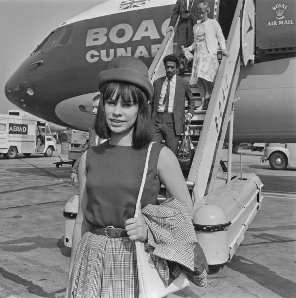 Brazilian samba Astrud Gilberto arrives at London Airport 1965 OLD PHOTO