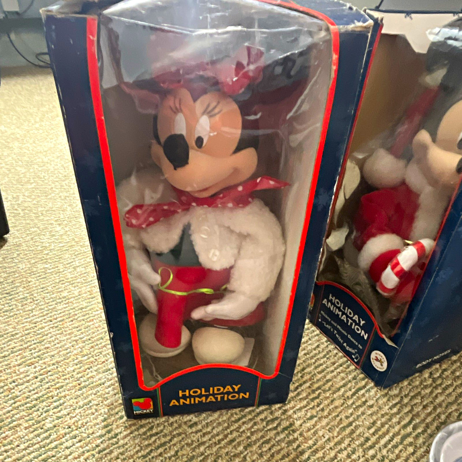 Santa\'s Best Disney Minnie Mouse Holiday Animation Figure Head & Arm Move In Box