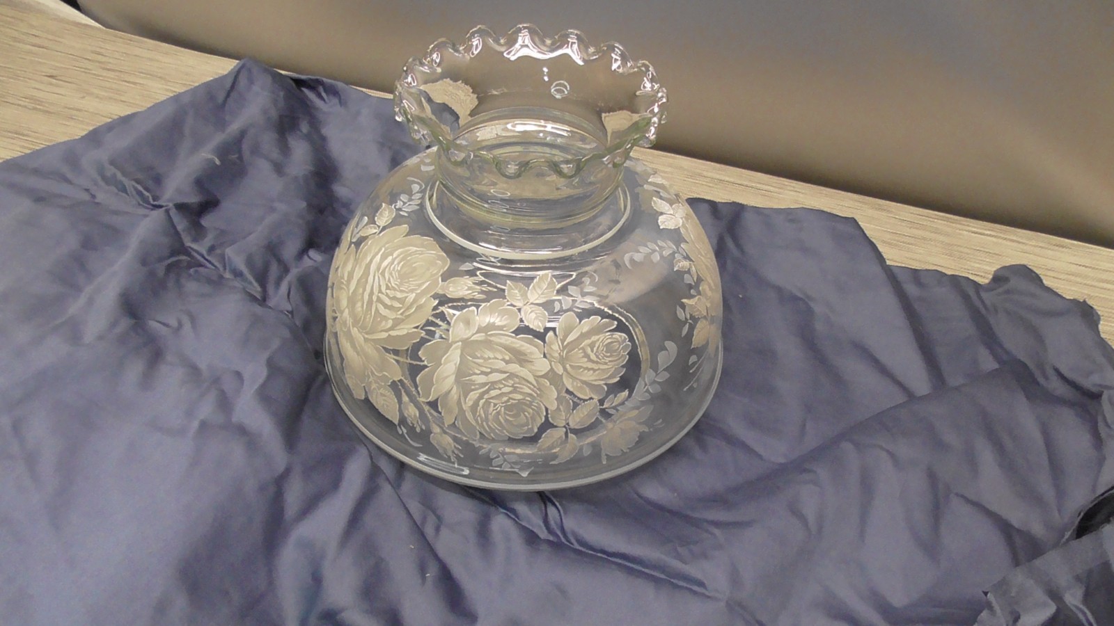 Vintage  Glass Crimped Ruffled Top Light Lamp Shade roses