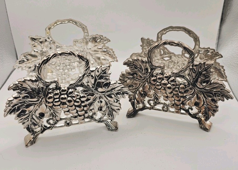 Godinger Silver Plate Grapevine Grape & Leaf Napkin And Knife Holder.