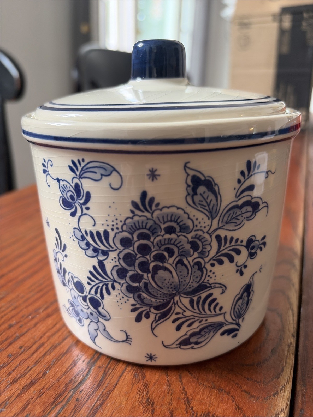 VINTAGE DUTCH DELFT BLAUW ART CERAMIC BLUE/WHITE JAR COVERED CANISTER 6” Tall