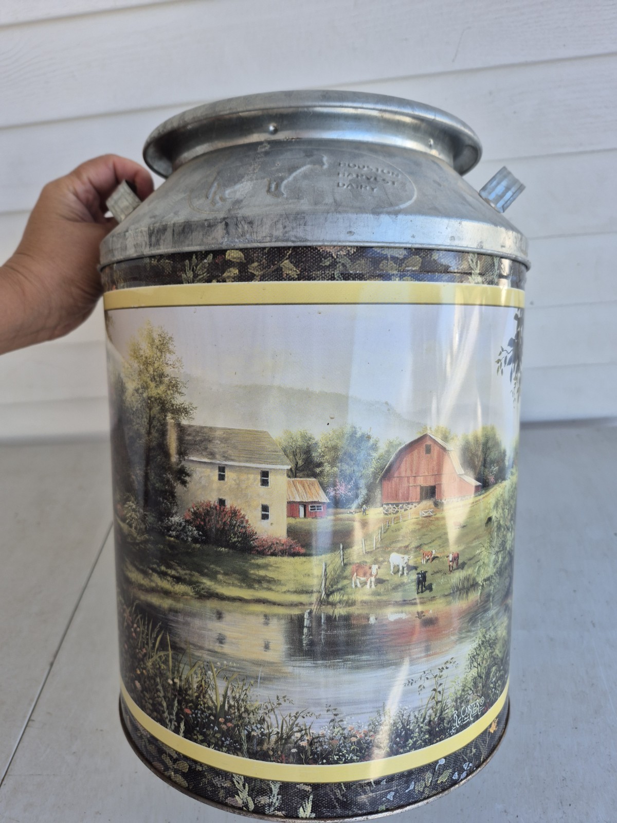 HOUSTON HARVEST DAIRY TIN CAN,DECORATIVE CAN PICTURED DAIRY FARM,LAKE,FARM HOUSE