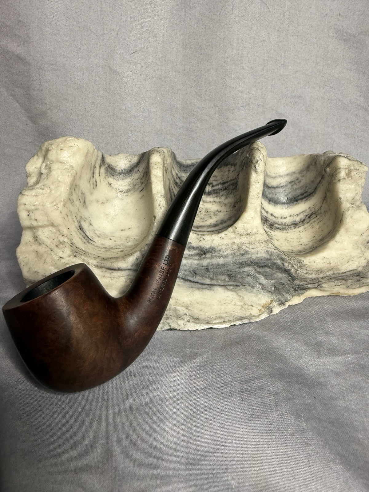 Vintage Royal House LTD Imported Briar Bent Pot Estate Tobacco Pipe