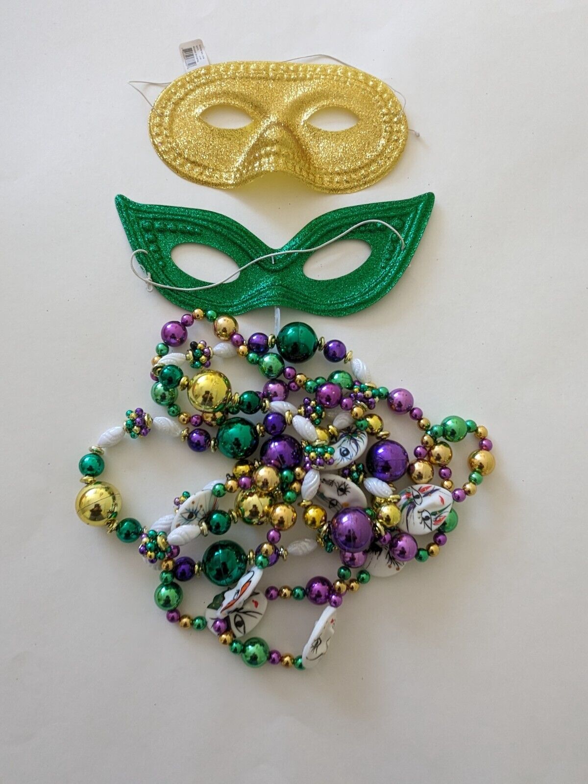 Set of 2 Mardi Gras masks and 2 strings of beads