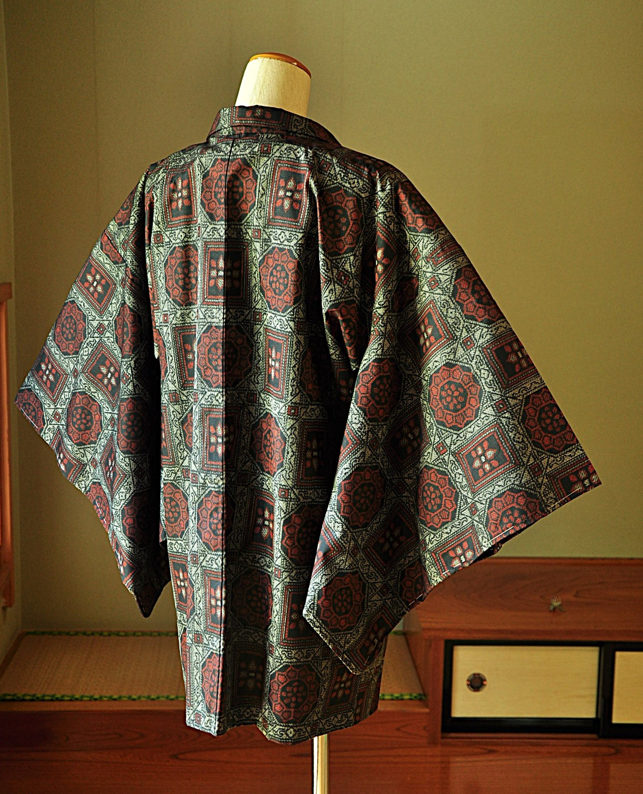 Vintage Japanese Kimono Haori Jacket Tsumugi Silk Black/Red Geometric Pattern