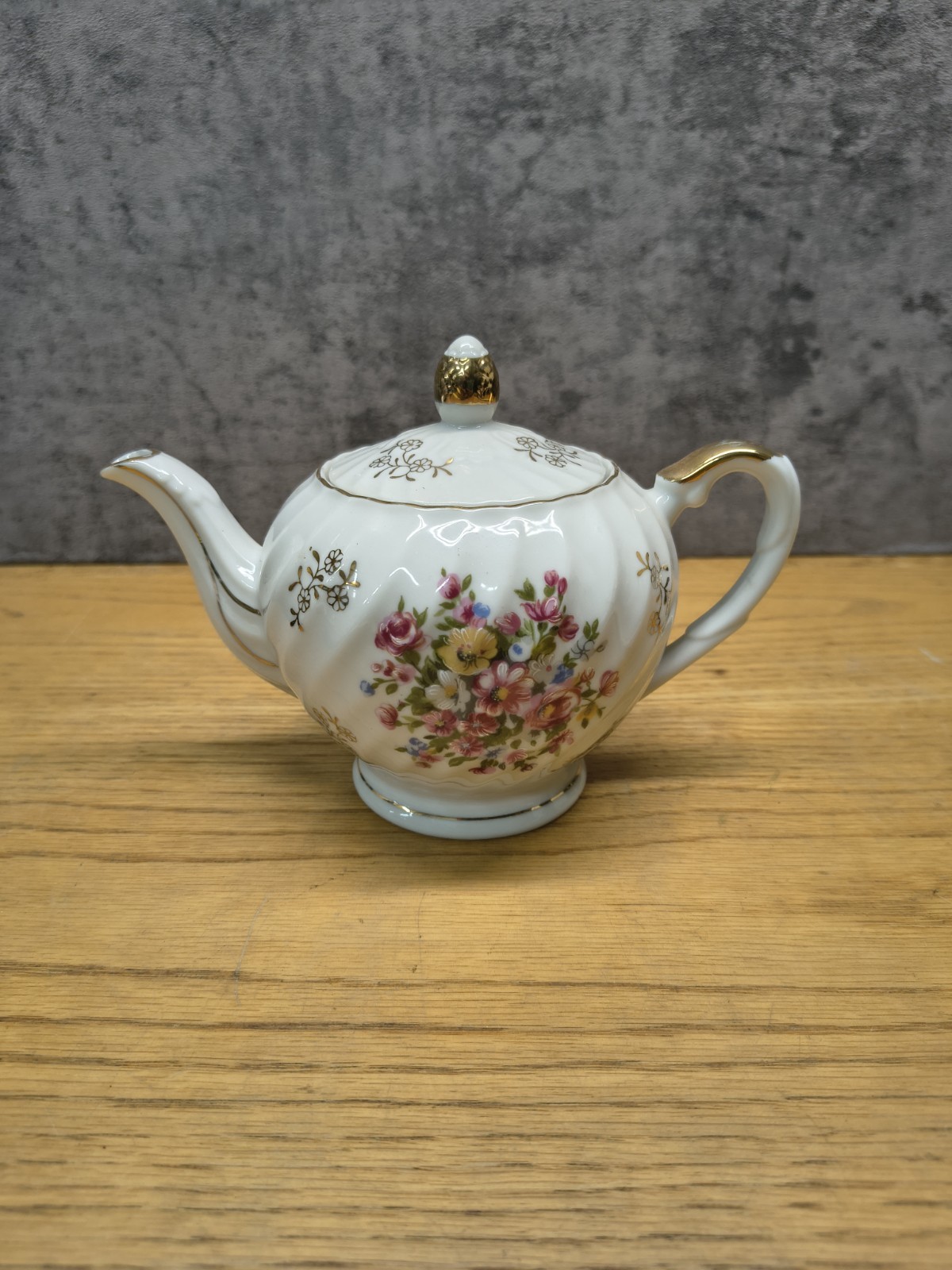 Vintage Napko Porcelain Roses Gold Trim Teapot Japan