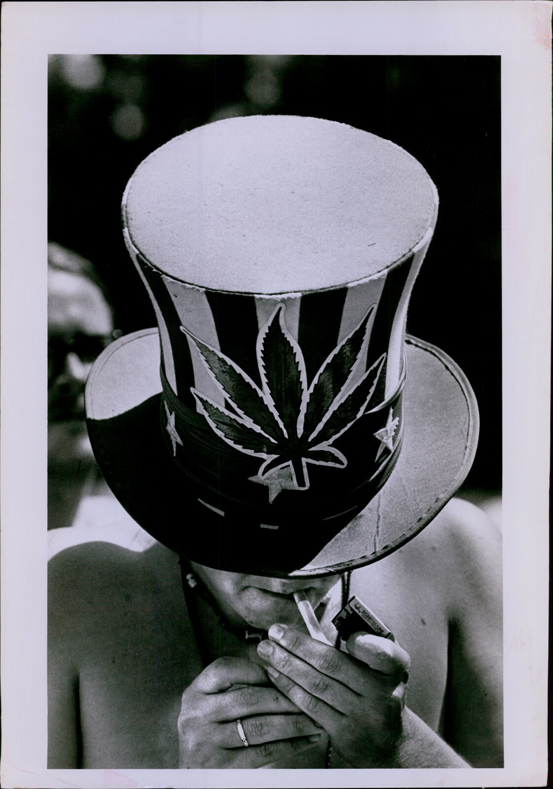 LG810 1992 Original Alan Berner Photo MAN SMOKES TOBACCO Pro Marijuana Rally