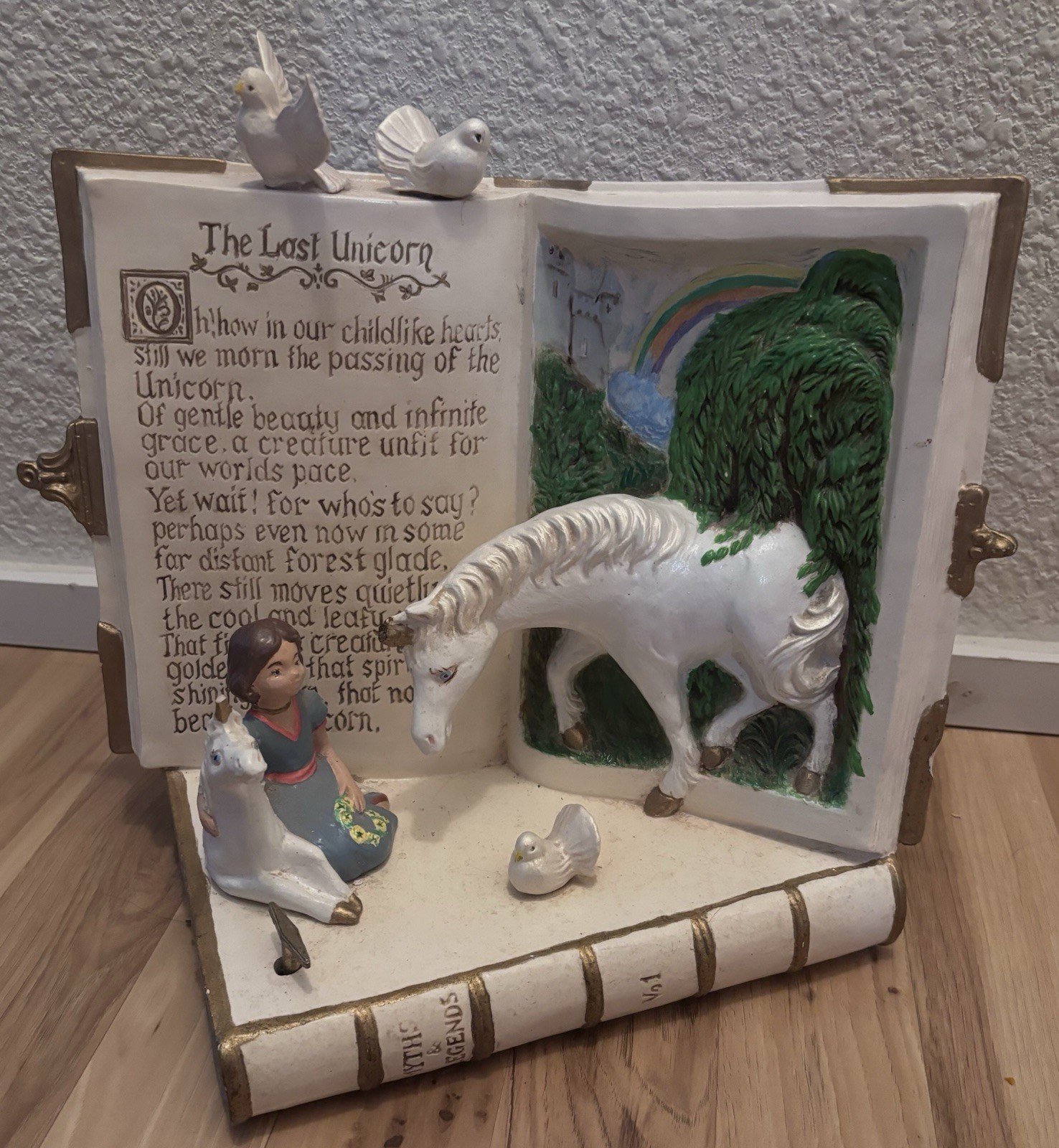 Vintage 3D The Last Unicorn Ceramic Statue With Unicorn/Book Music Box