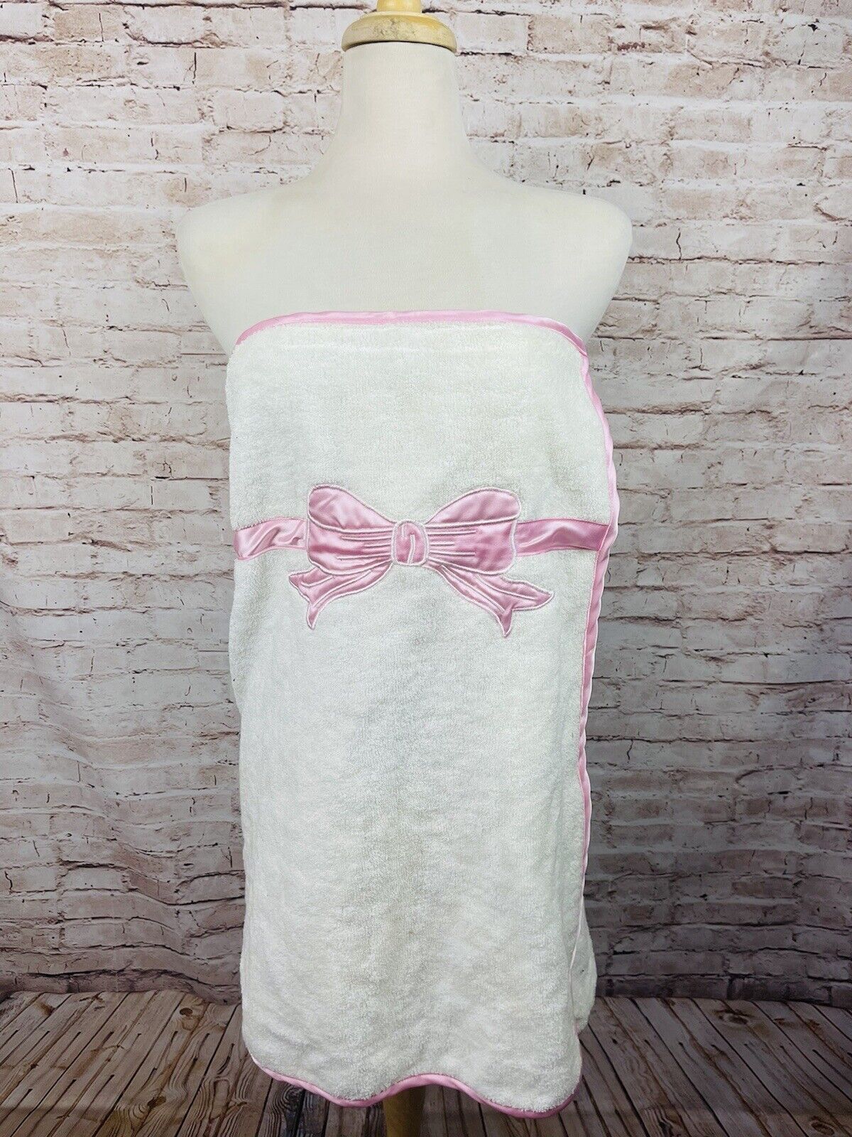 Vintage 1950-60\'s Wrap Around Towel100% Cotton Adorable White Pink Appliqué Bow