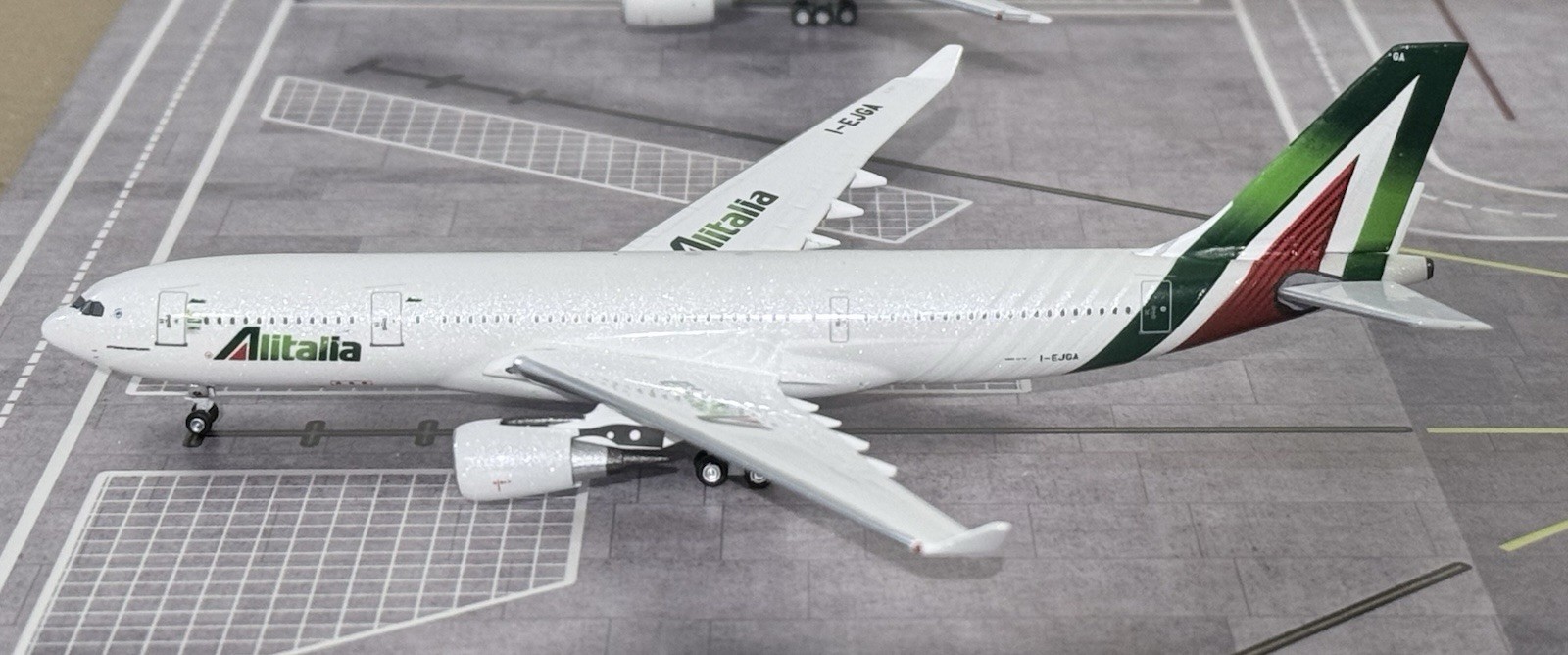 Aeroclassics Alitalia Airbus A330-200 1:400 Aeroclassics Alitalia Airbus A330-200 1:400
