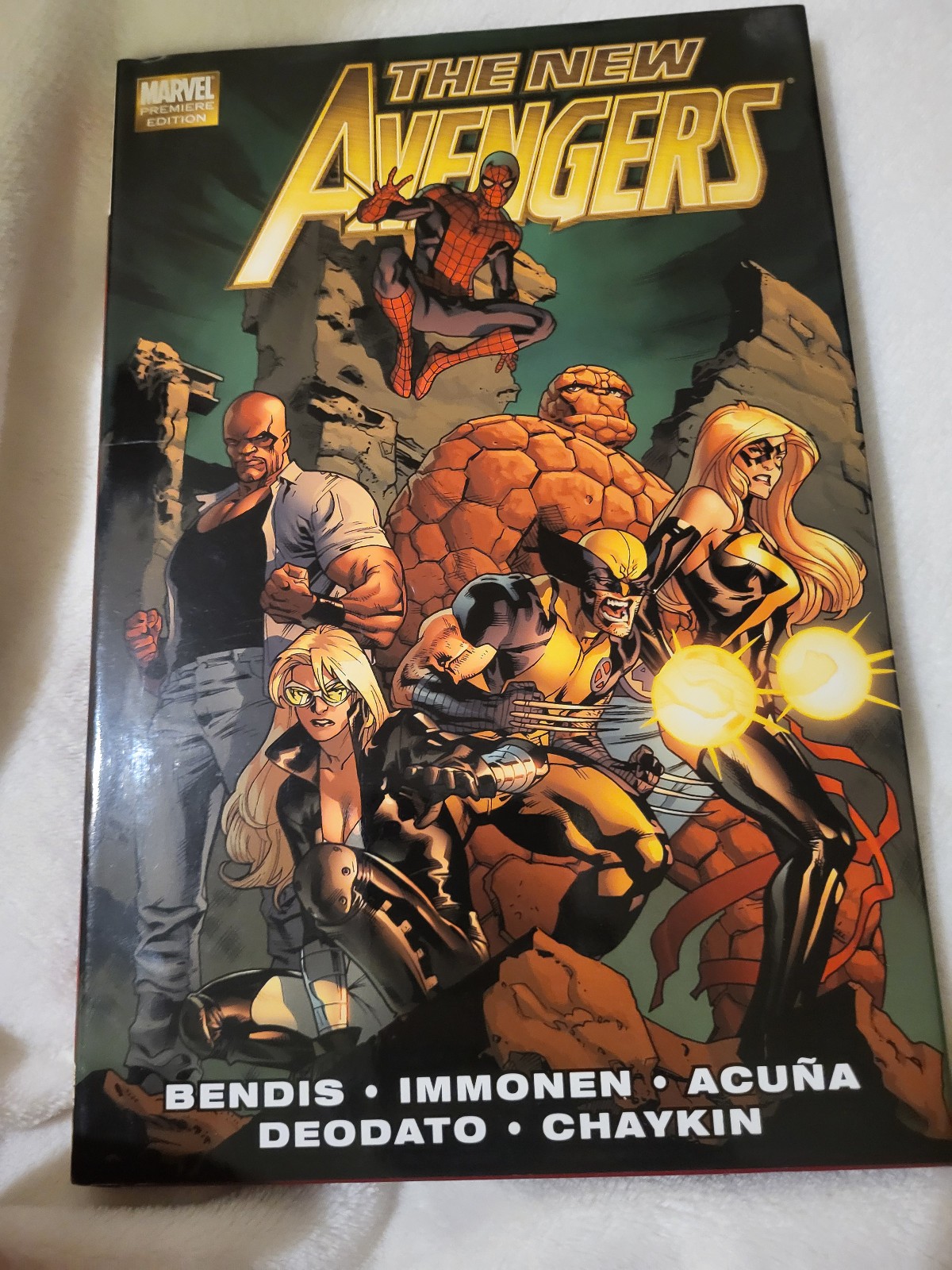 New Avengers Vol 2 Bendis Marvel Premiere 1st Printing HC hardcover Read Once