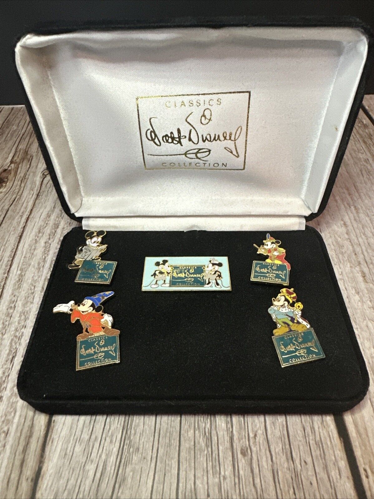 Vintage Walt Disney Classics Collection Mickey Mouse 5 Pin Set Retired 