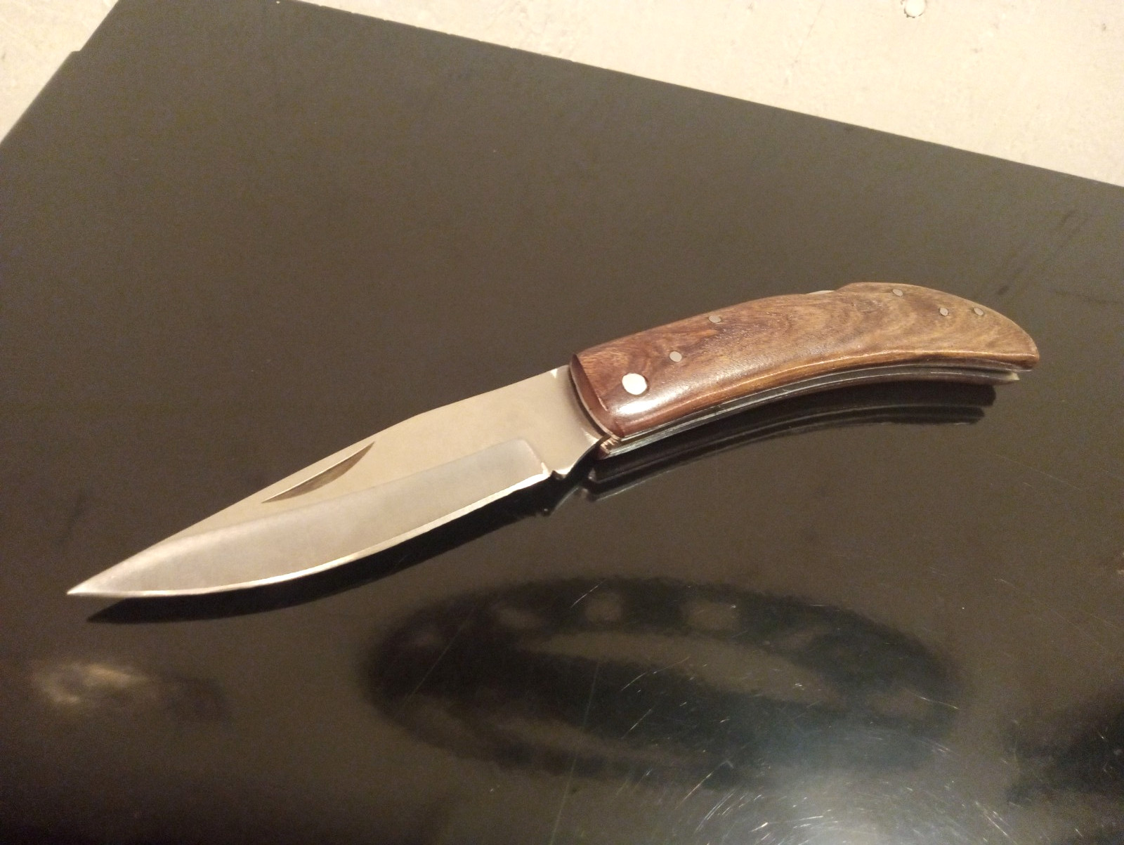 Hand-Made Custom 8.5\'\' (open) Sodbuster-style Lockback with Nice Wood scales.