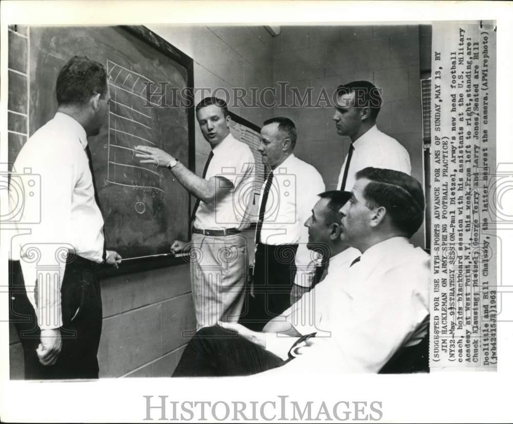 1962 Press Photo Army Football Paul Dietzel & Men at U.S. Military Academy