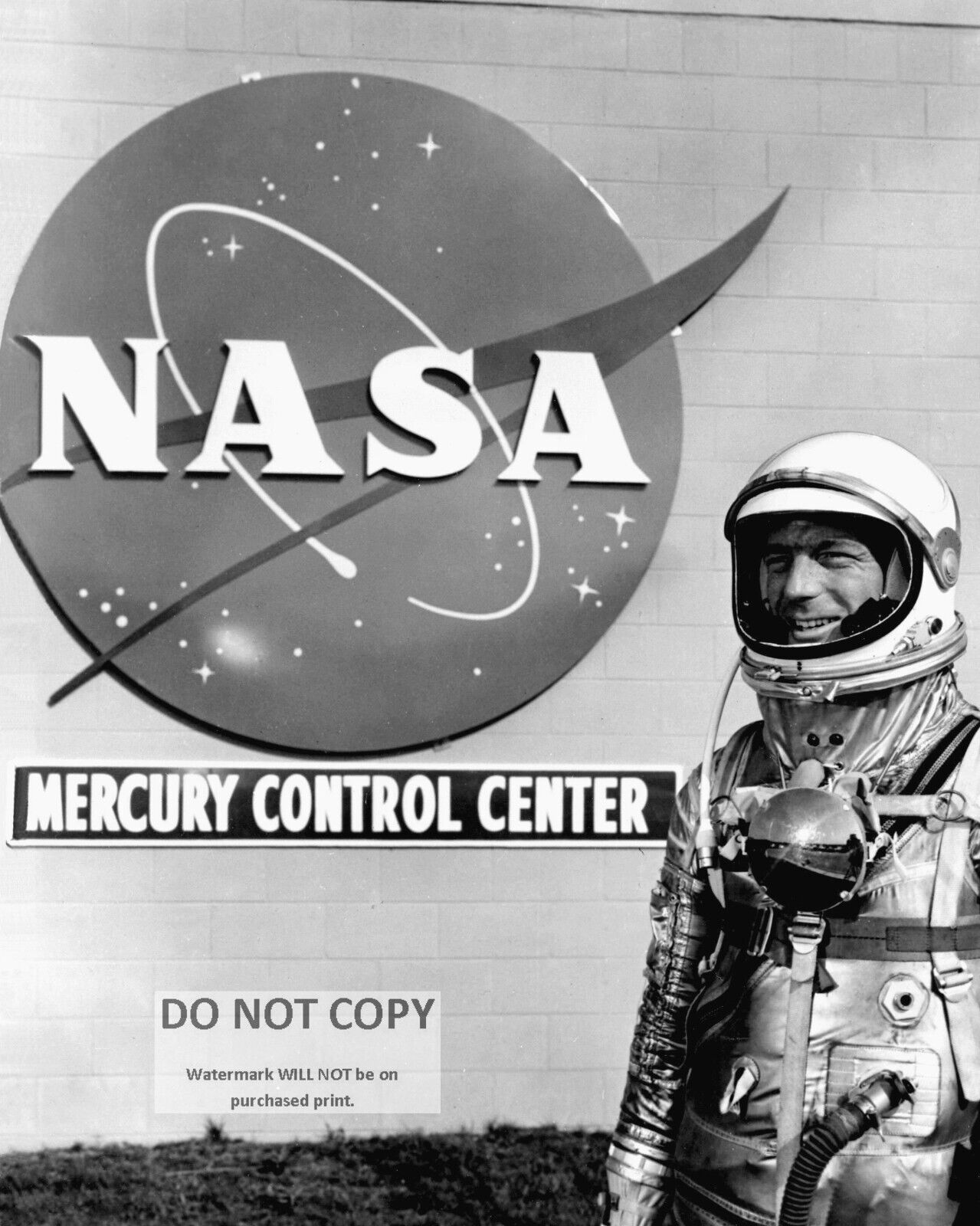 SCOTT CARPENTER MERCURY ASTRONAUT AT CONTROL CENTER - 8X10 NASA PHOTO (EP-044)