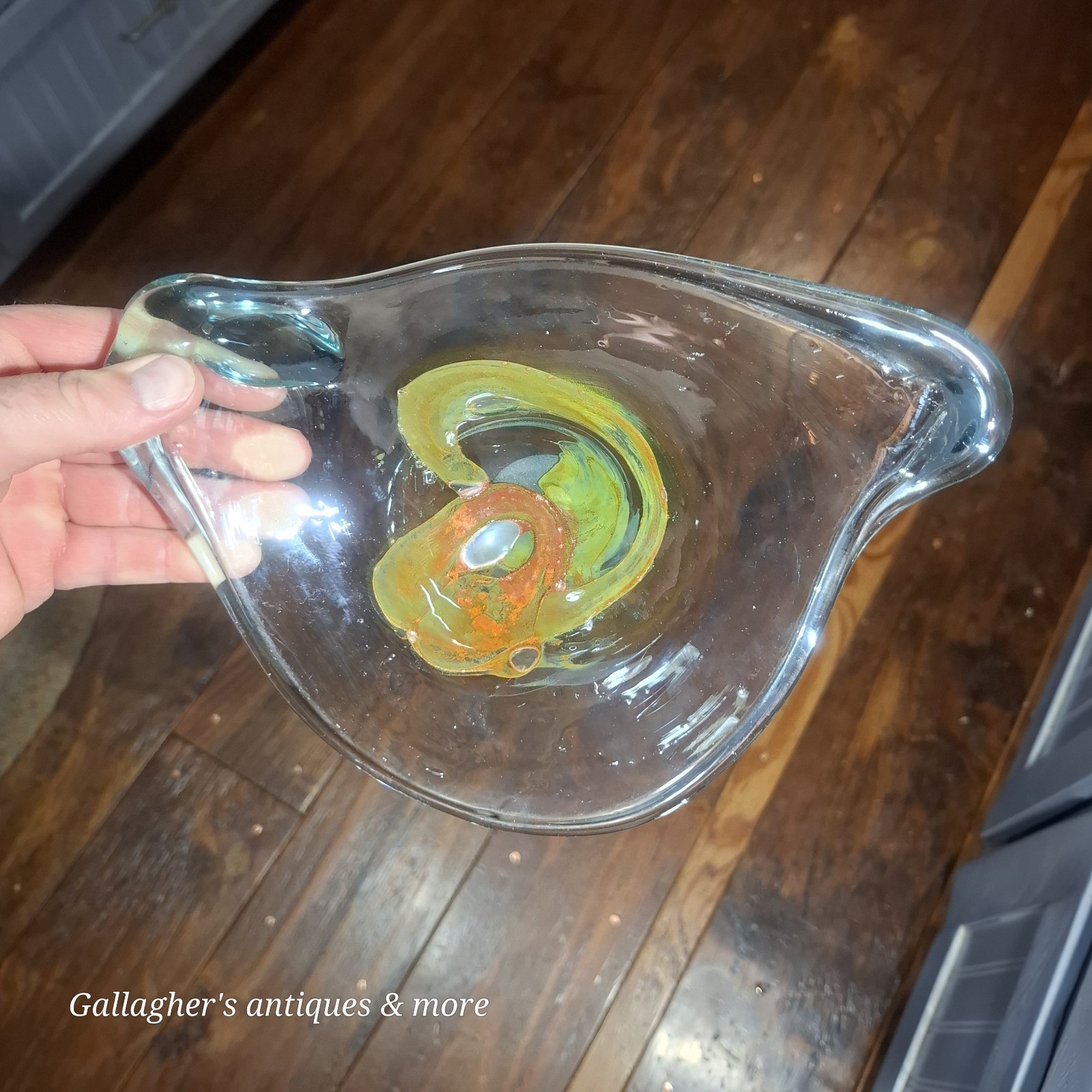 Signed 1968 VINTAGE Green Stretched Hand Blown Pulled Art Studio Glass Bowl  