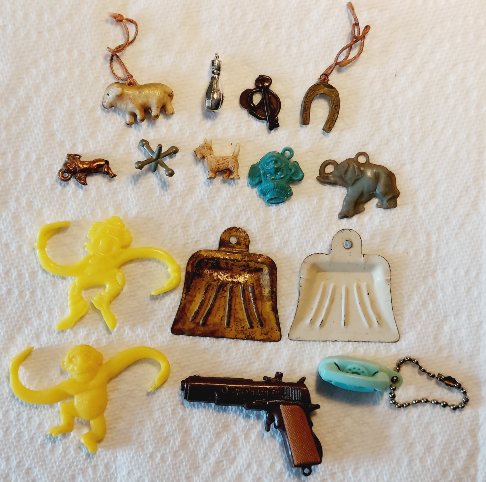  Gumball Charm Prize Premium Lot Of 15 Charms Plastic Celluloid Monkey Dog Sheep