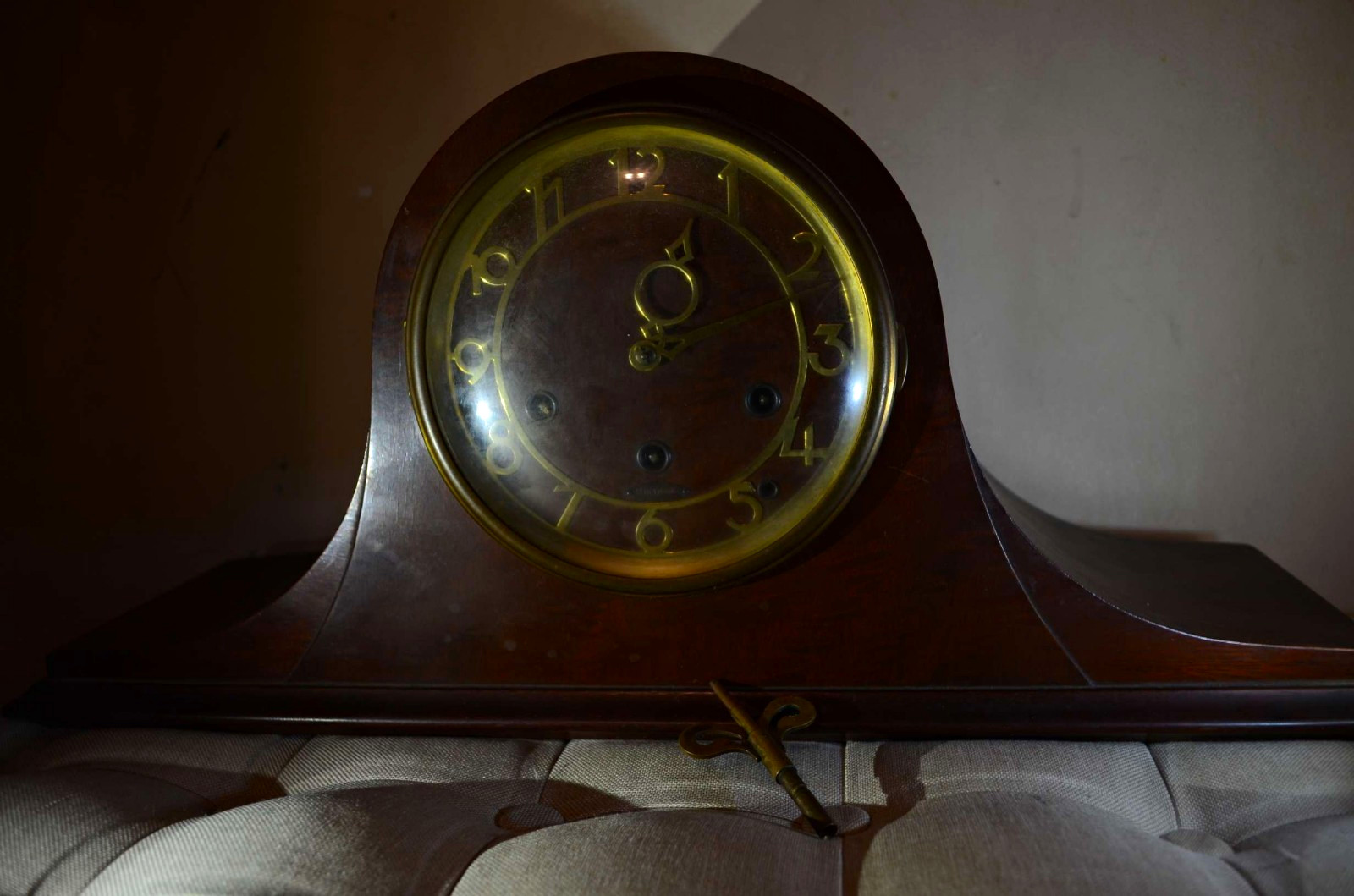 Vintage Seth Thomas No 124 Westminster Chime Mantel Clock & Key (Needs Repair)