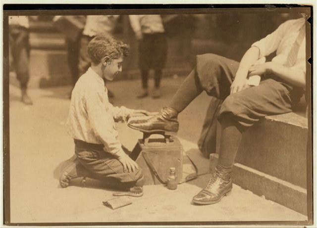 Bootblack,Shoe Shiner,City Hall Park,New York City,Lewis Wickes Hine,1924,1