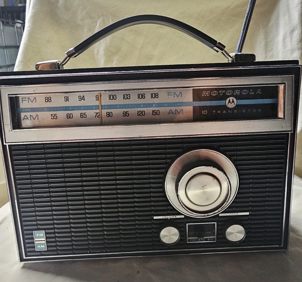 Vintage MOTOROLA AM/FM 10\