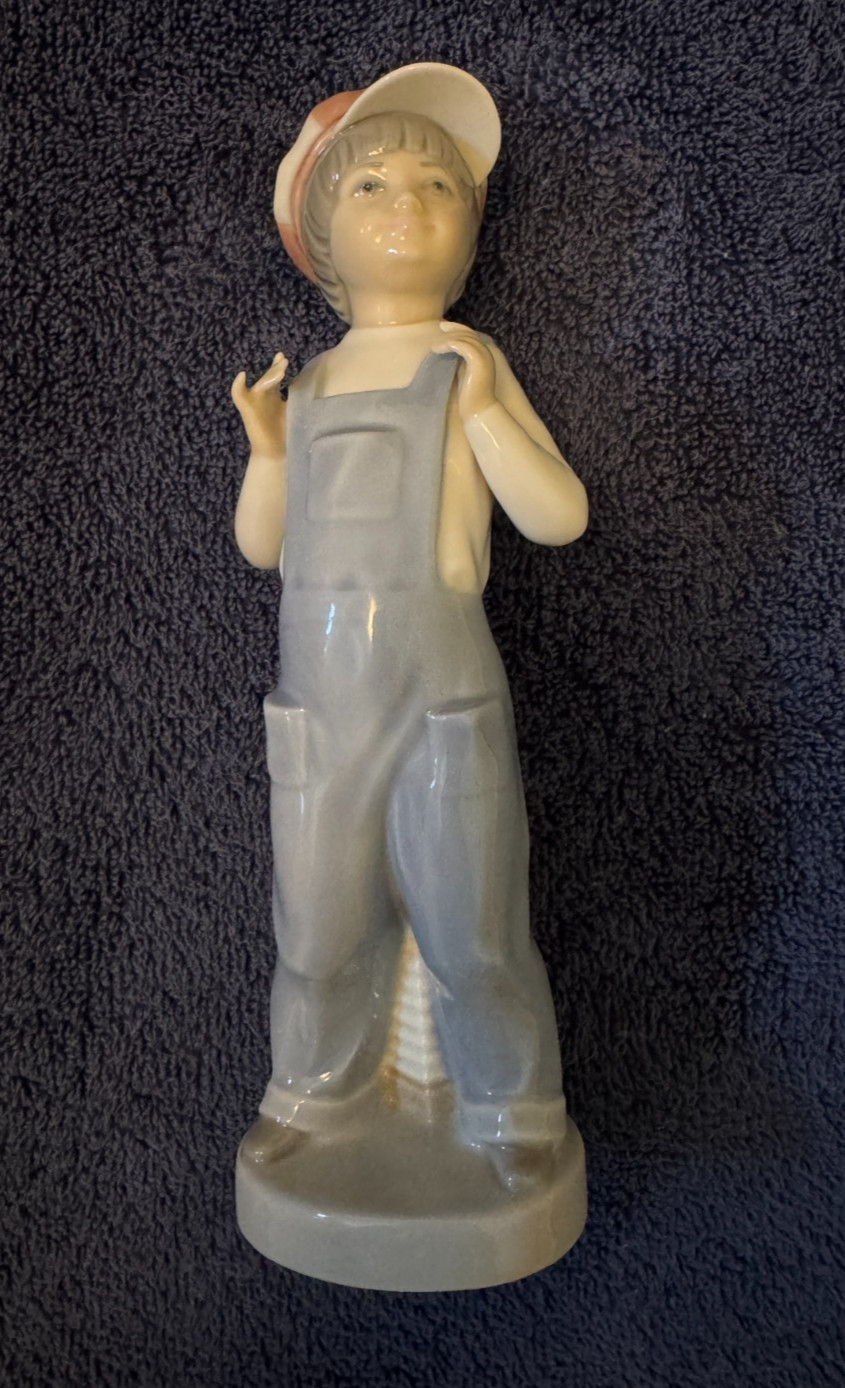 LLADRO Spain Figurine Boy from Madrid #4898 Little Boy in Overalls w/Accordion