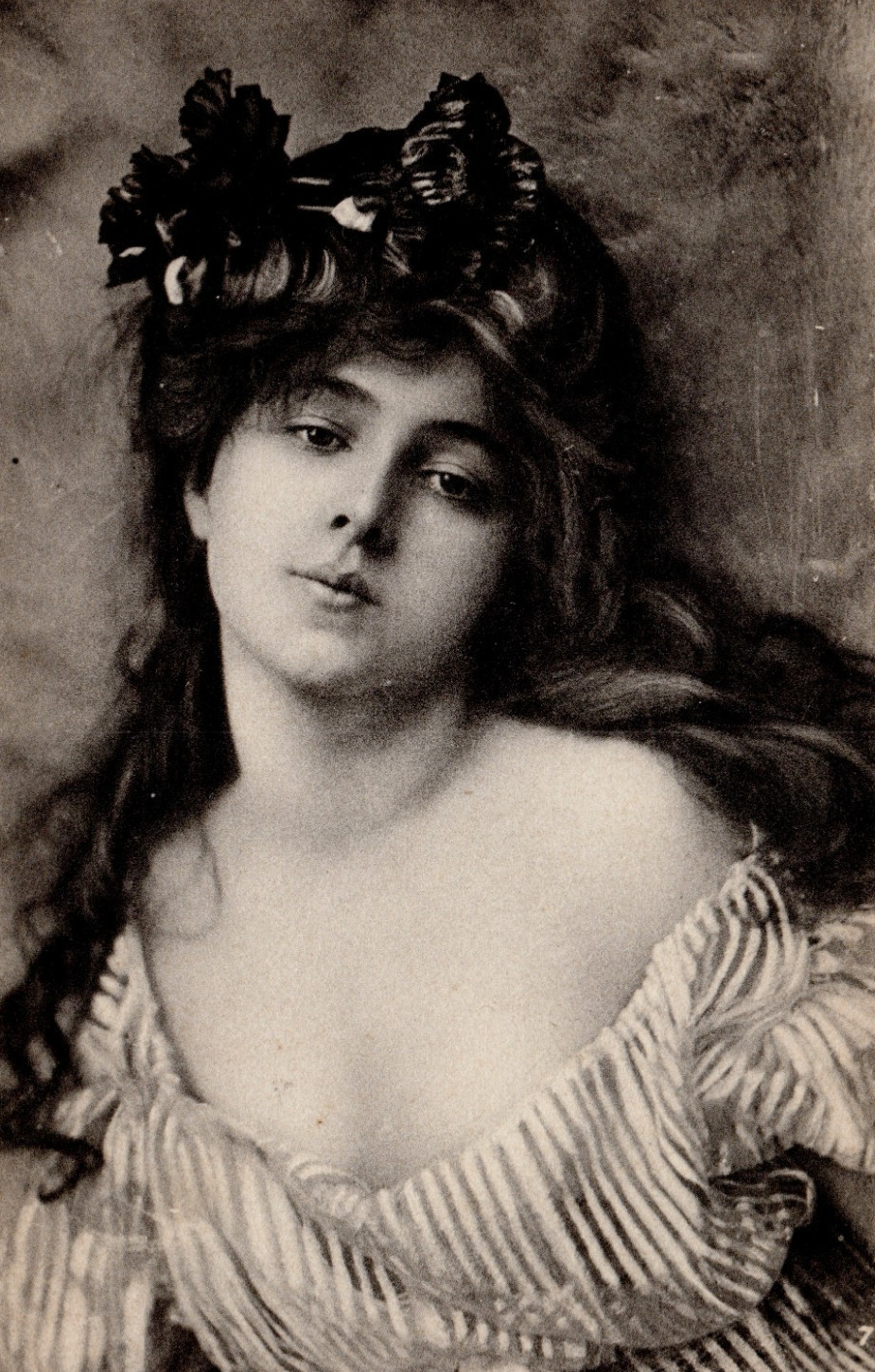 1902 Evelyn Nesbit The Debuthiyte undivided back postcard halftone B&W
