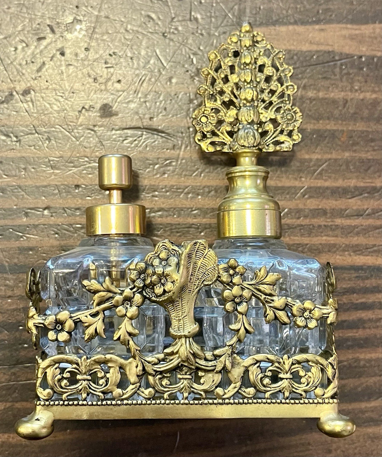 BEAUTIFUL Vintage 3pc Perfume Set, Ormolu Filigree, Glass Bottles, Dauber BEAUTIFUL Vintage 3pc Perfume Set, Ormolu Filigree, Glass Bottles, Dauber