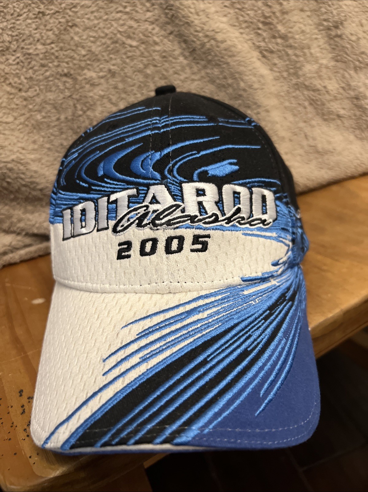 Vintage Iditarod Alaska 2005 Cabellla Commemorative Ball Cap