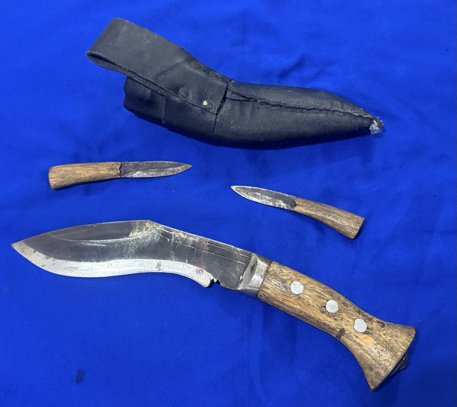 Vintage Unknown Knife Set